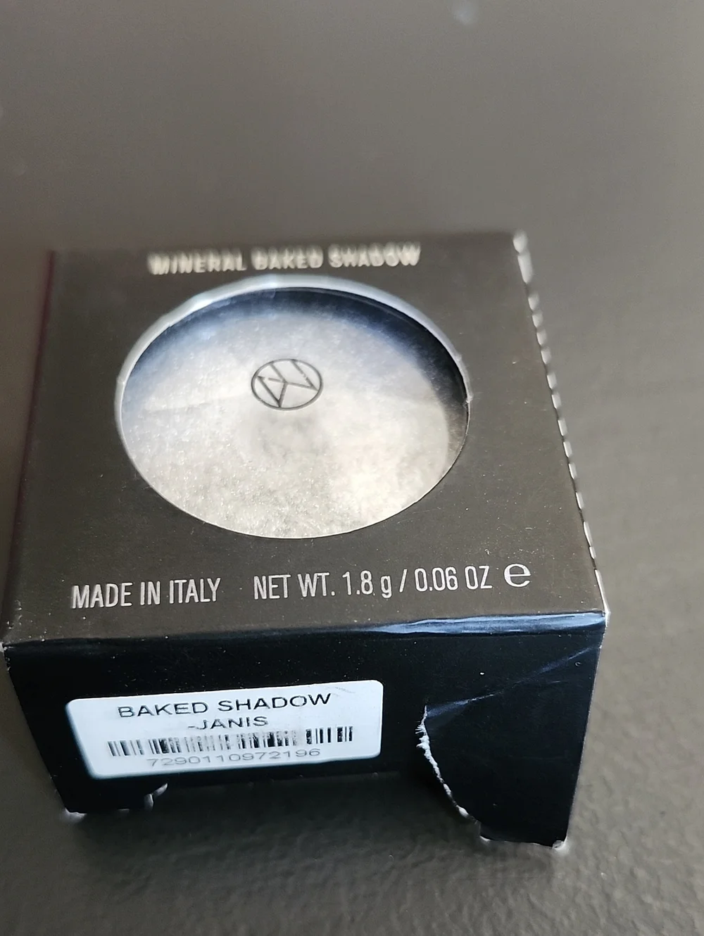 New in box Baked Shadow Mineral Eyeshadow - Janis metalic silver